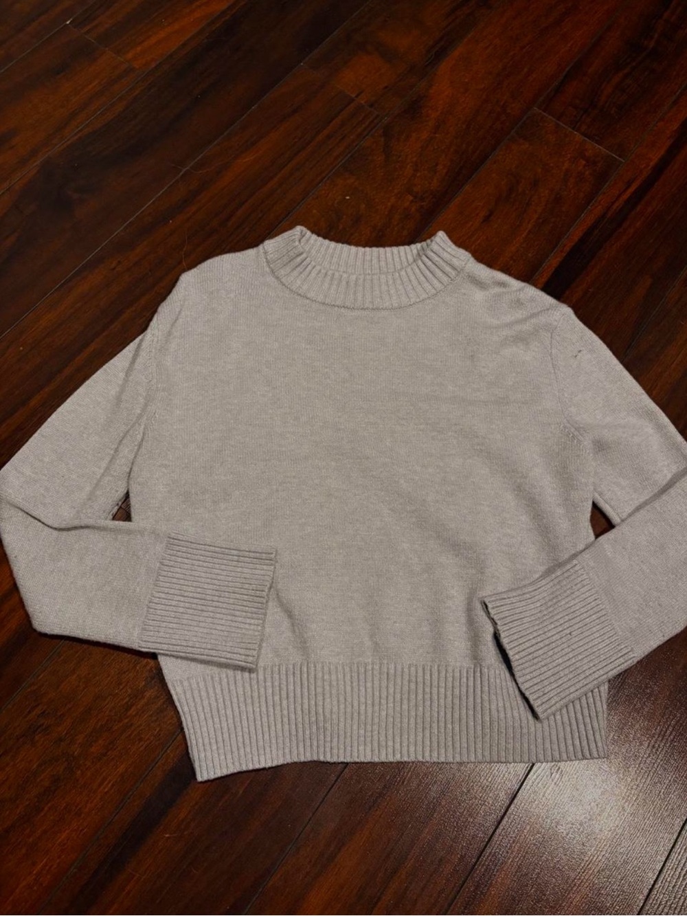 Urban Heritage Women's Crewneck Sweater in Light Gray